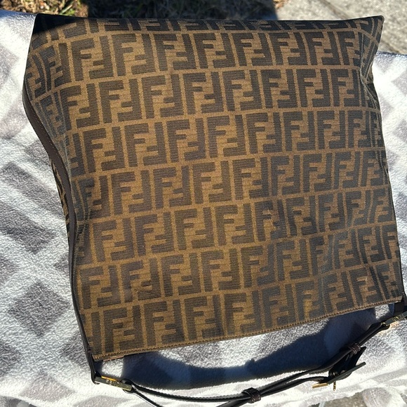 Fendi bag great condition - Picture 7 of 11